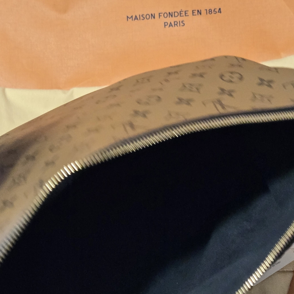 Louis Vuitton Limited Edition Triangle Softy Reverse Monogram - Picture 11 of 16